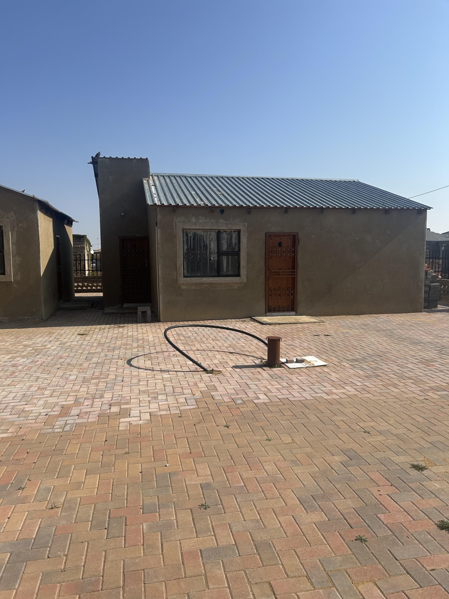 8 Bedroom Property for Sale in Rammulotsi Free State